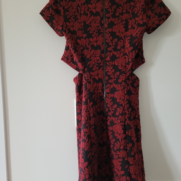 Dress - Picture 2 of 2